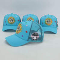 Image 1 of “Salió El Sol” Trucker
