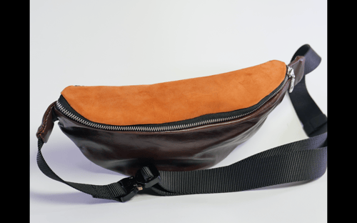Image of BOSCO PARIS – Sac banane en cuir et daim bi-matiere brun & saumon