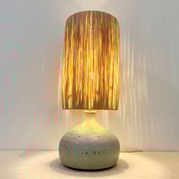 Image 2 of Lampe boule en grès céramique gris perle pyrité - vintage 1970s - Abat-jour en raphia