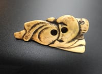 Image 2 of Japan, mid-Edo era - Netsuke of a man holding a scroll