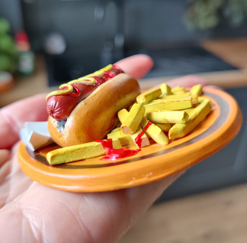 Image of 3D clay food art - Hot dog and chips