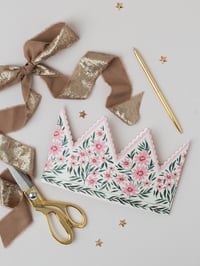 Image 1 of BOTANICAL PARTY HAT CROWN CARD PINK COSMOS