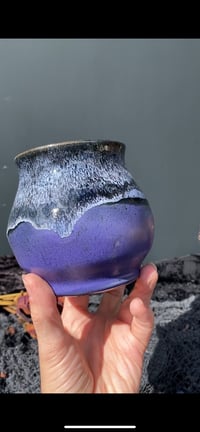 Image 2 of 18oz Poison Berry Mug in Purple/Black/White