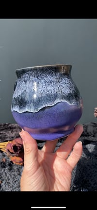 Image 4 of 18oz Poison Berry Mug in Purple/Black/White