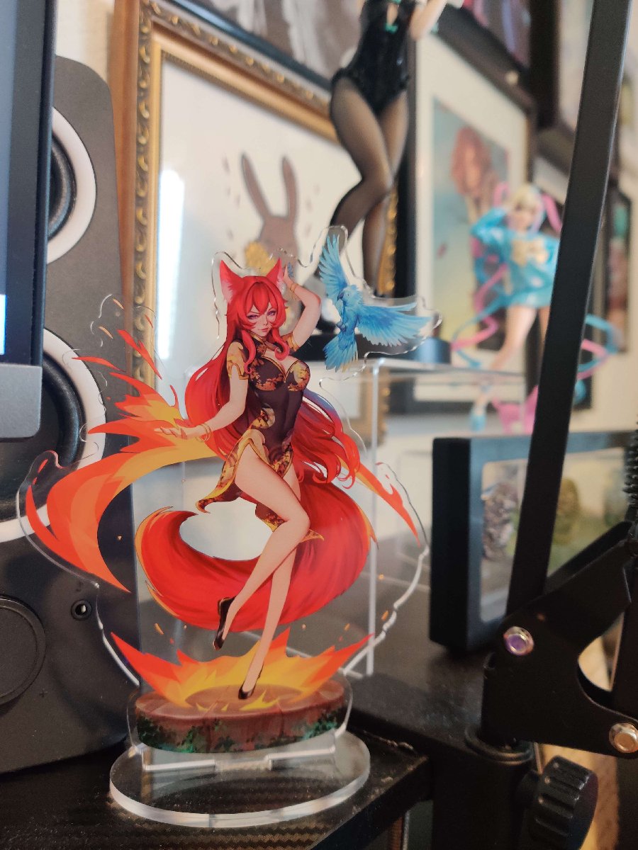 Image of 6" Acrylic Ravyn Stands