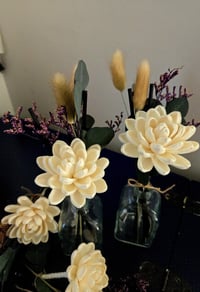 Image 2 of Crowned Jewel Floral Reed Diffuser