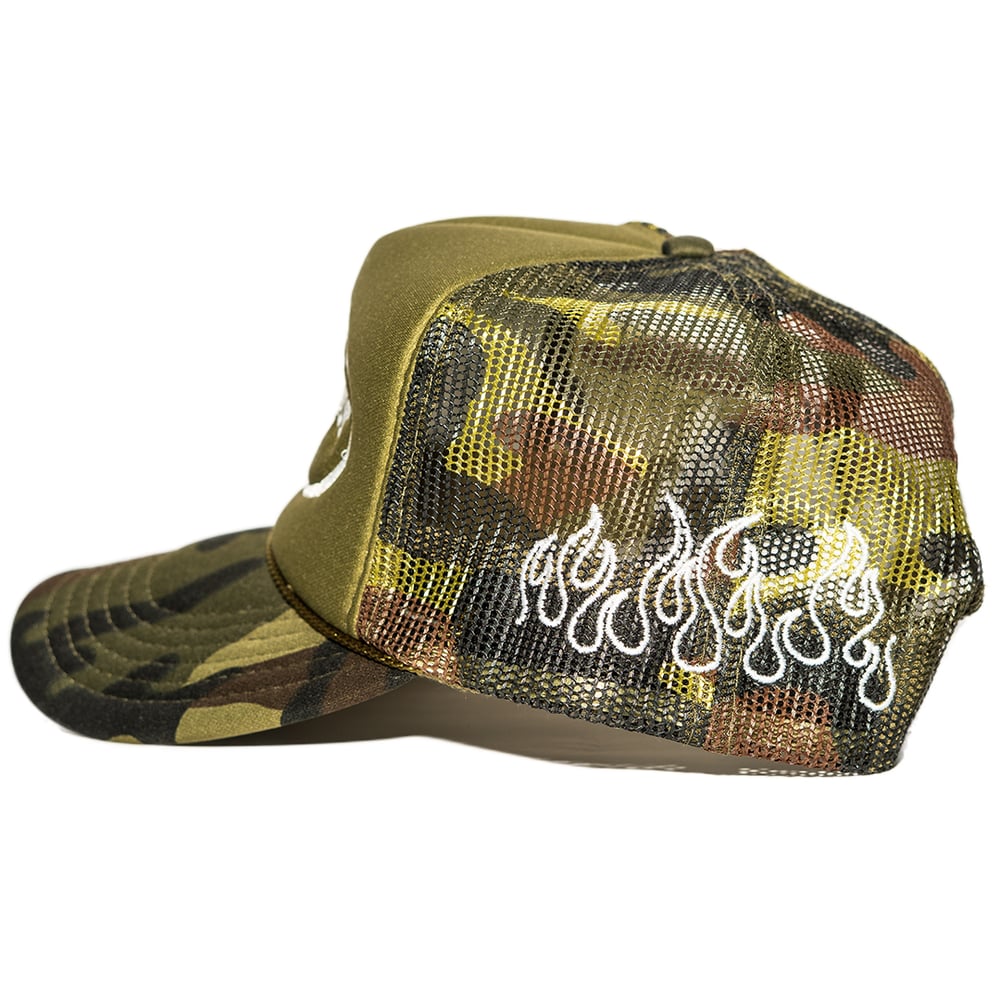 SKULLY ARMY CAMO TRUCKER