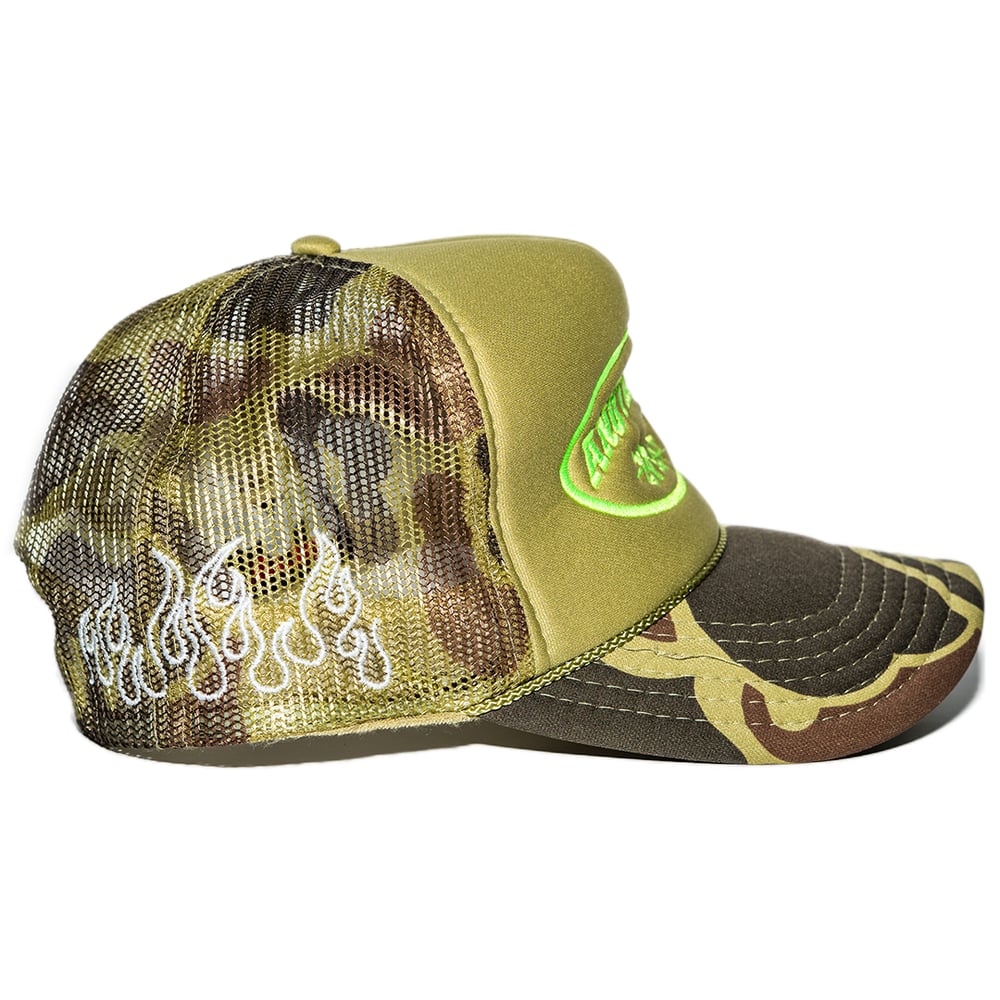 SKULLY DESERT CAMO TRUCKER