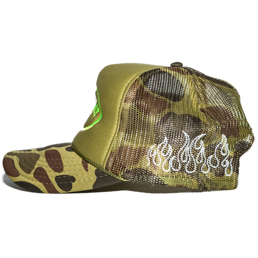 SKULLY DESERT CAMO TRUCKER