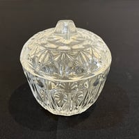 Image 2 of Bonbonnière sucrier vintage avec couvercle 1960s en verre pressé à facettes