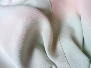 Image of Kimono dame af silke med changerende pastelfarver