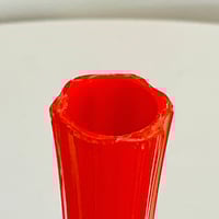 Image 4 of Vase soliflore vintage des années 70s en verre double transparent et orange