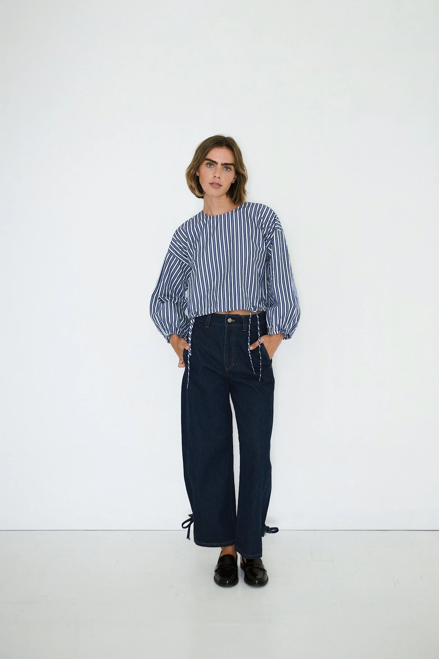 Image of 2-Pantalon denim lace cutlines 