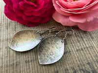 Image 2 of Plain Silver Petals earrings / n1