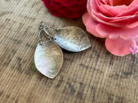 Image 11 of Plain Silver Petals earrings / n1