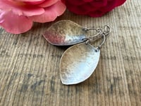 Image 13 of Plain Silver Petals earrings / n1