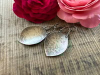Image 14 of Plain Silver Petals earrings / n1