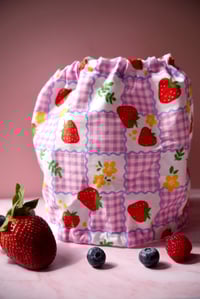 Strawberry Fields - Snood