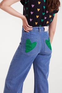 Image 1 of Pantalón vaqueros  con con bordado de corazón