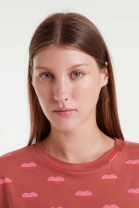 Image 3 of Camiseta 100% algodón con estampado labios