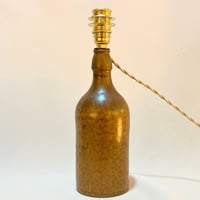 Image 4 of Belle lampe bouteille en céramique grèsbrun caramel 1970 abat-jour raphia 