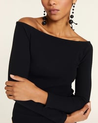Image 1 of Top cuello barca canalé negro,