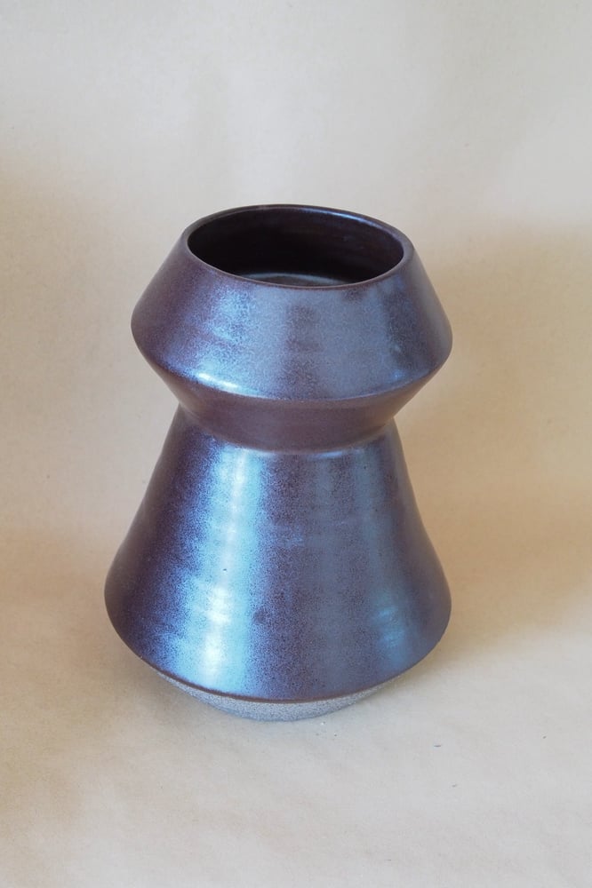 Image of Rongomai vase - hōrua