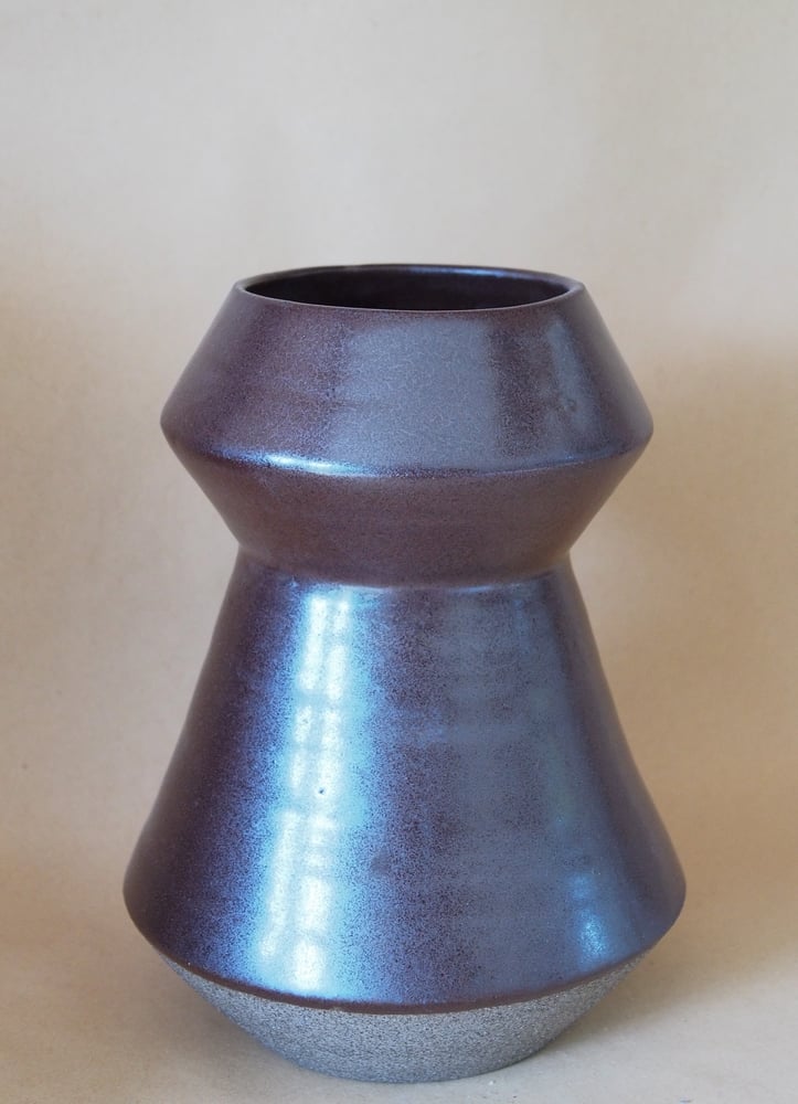 Image of Rongomai vase - hōrua