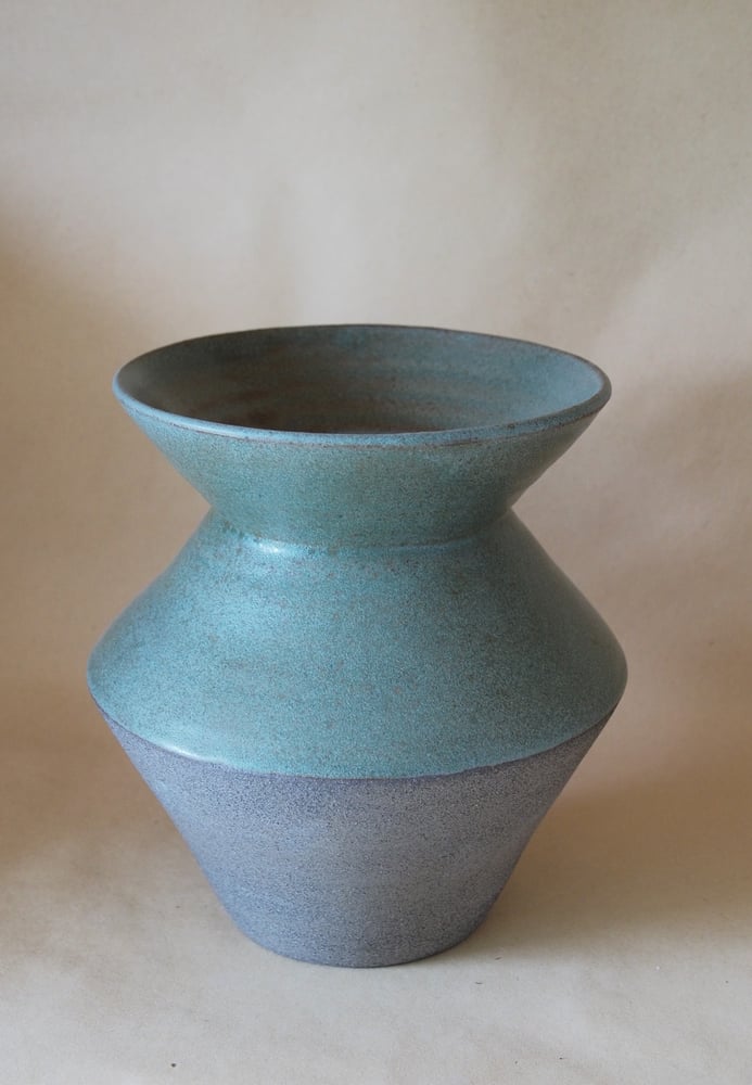 Image of Tahi vase - pōuriuri