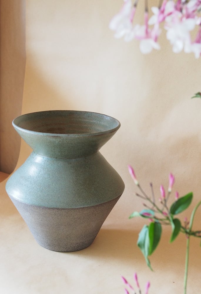 Image of Tahi vase - pōuriuri