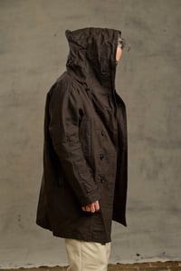 Image 18 of FISHERMAN COAT in Heavy weight Wax Cotton - Dark Chocolate 