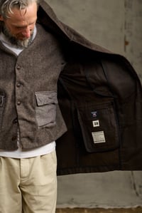 Image 12 of FISHERMAN COAT in Heavy weight Wax Cotton - Dark Chocolate 