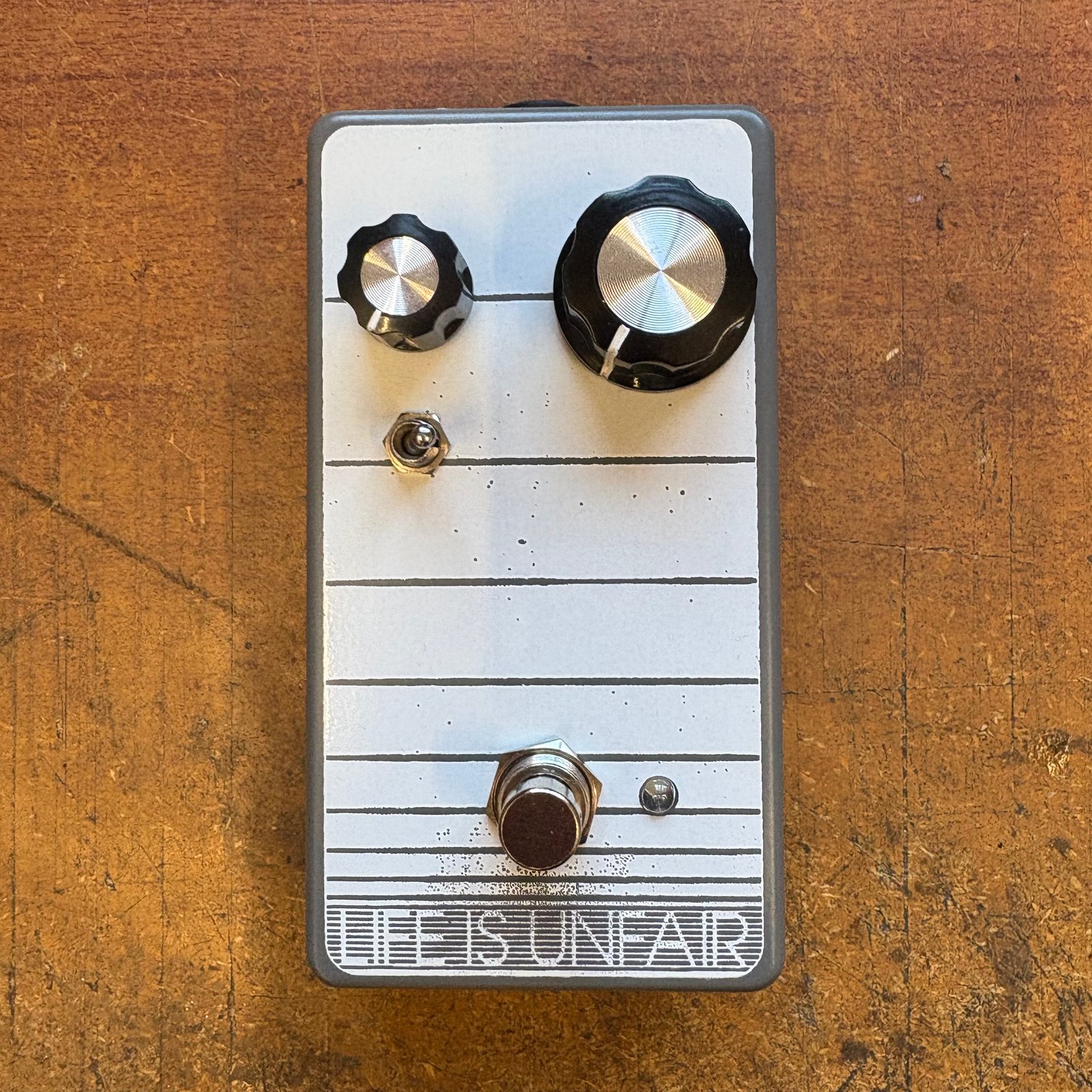 Pale Spectre V2 - Tremolo/Boost/Heterodyne Modulator | LIFE IS