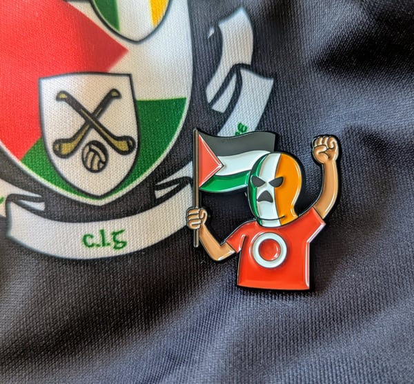 Image of Ní Cheapaim Badge