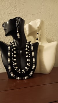 Image 8 of BLACK AND WHITE BEADS WITH SWAROVSKI SQUARE CRYSTAL BEADS