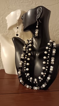 Image 3 of BLACK AND WHITE BEADS WITH SWAROVSKI SQUARE CRYSTAL BEADS