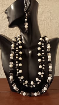 Image 10 of BLACK AND WHITE BEADS WITH SWAROVSKI SQUARE CRYSTAL BEADS