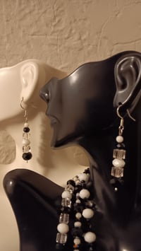 Image 9 of BLACK AND WHITE BEADS WITH SWAROVSKI SQUARE CRYSTAL BEADS