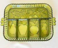 Image 2 of Plateau ancien en verre vert à compartiments – Indiana Glass Company (USA), 1960 ✨