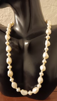 Image 5 of FRESHWATER, SEED AND RIVER MULTI PEARL SIZE NECKLACE