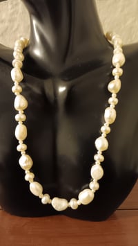 Image 13 of FRESHWATER, SEED AND RIVER MULTI PEARL SIZE NECKLACE