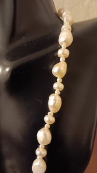 Image 9 of FRESHWATER, SEED AND RIVER MULTI PEARL SIZE NECKLACE