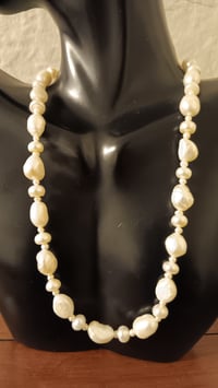 Image 14 of FRESHWATER, SEED AND RIVER MULTI PEARL SIZE NECKLACE