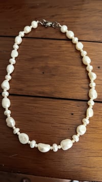 Image 17 of FRESHWATER, SEED AND RIVER MULTI PEARL SIZE NECKLACE