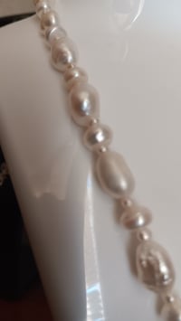 Image 3 of FRESHWATER, SEED AND RIVER MULTI PEARL SIZE NECKLACE
