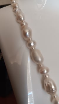 Image 10 of FRESHWATER, SEED AND RIVER MULTI PEARL SIZE NECKLACE