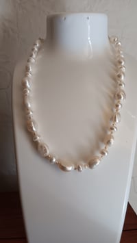 Image 7 of FRESHWATER, SEED AND RIVER MULTI PEARL SIZE NECKLACE