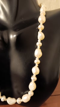 Image 12 of FRESHWATER, SEED AND RIVER MULTI PEARL SIZE NECKLACE