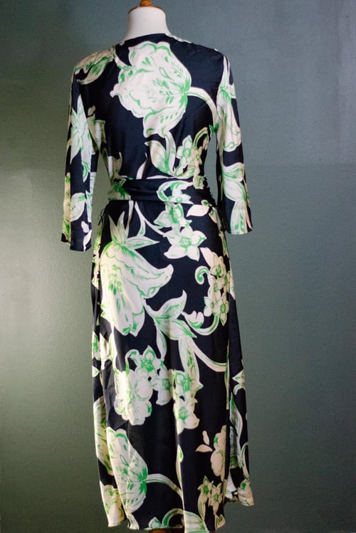 Image of Modern Zara Deep Floral Kimono Sleeve Wrap Front Dress