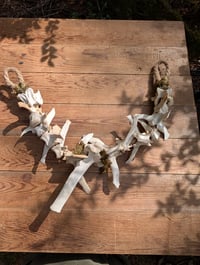 Image 2 of Vertebrae Garland / mossy (short)
